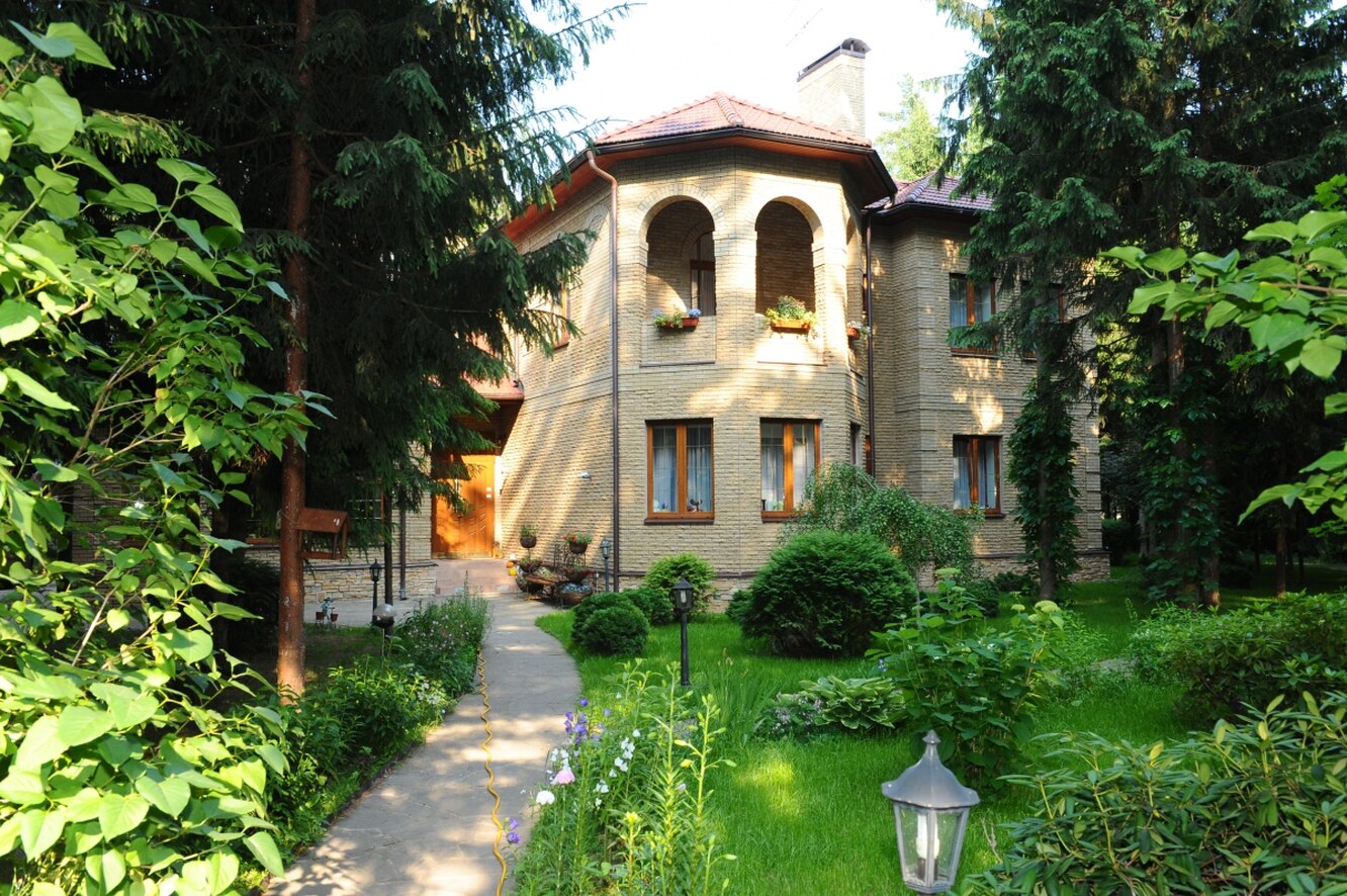 Дом Дарьи Донцовой Фото
