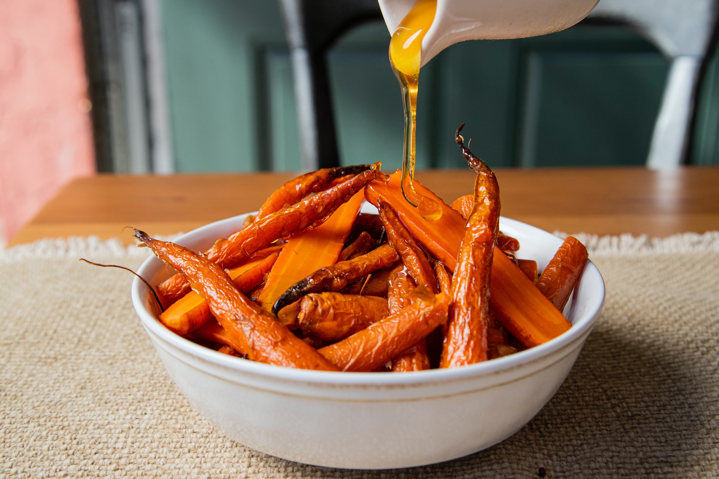 Запеченная морковь с чесноком в духовке — рецепт с фото пошагово +видео