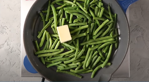 Зеленая фасоль с чесноком и беконом: очень простой овощной гарнир