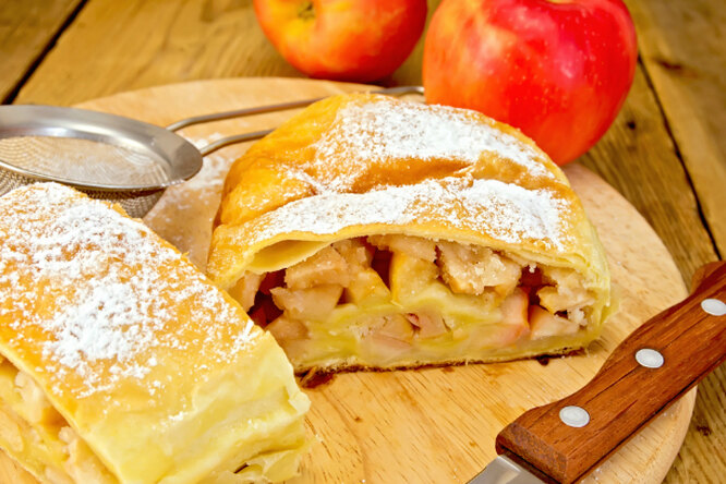 Пирожки с яблоками из слоеного теста - быстрый рецепт с пошаговыми фото