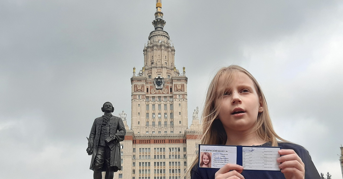 Лет поступающие. Девятилетняя студентка МГУ Алиса Теплякова. Алиса Теплякова МГУ. Алиса Теплякова МГУ отец. Студентка вундеркинд МГУ Алиса.