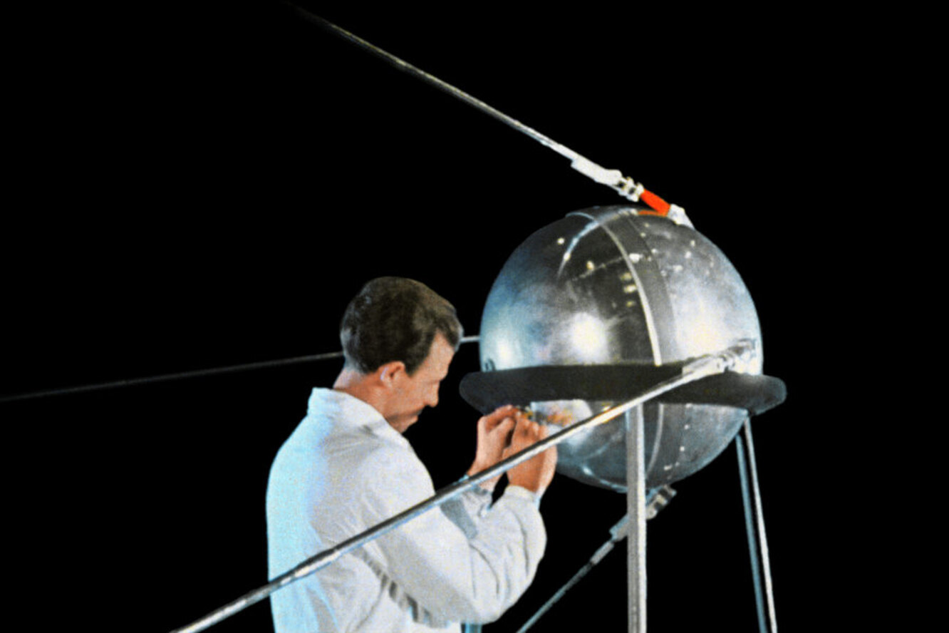 1957 Г запуск в космос первого спутника СССР