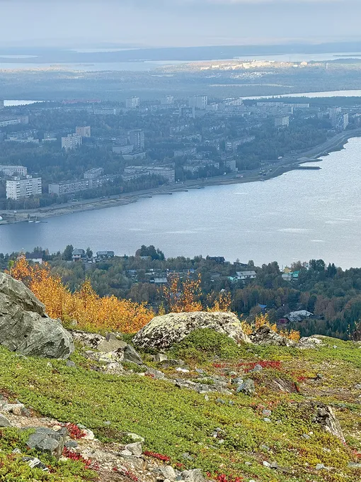 С сопки Поазуайвенч открывается лучший вид на Мончегорск