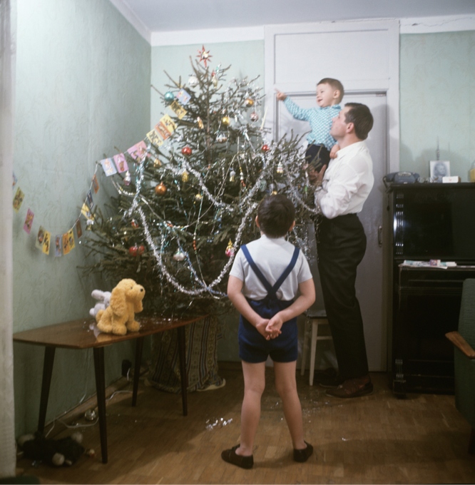 Новогодняя ёлка из детства: 5 советов, как украсить её в советском стиле