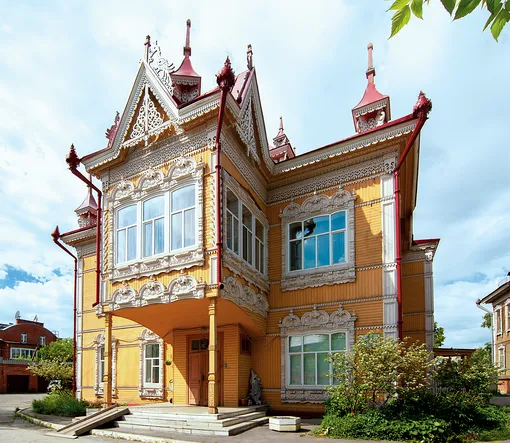 Томск удивляет чудом сохранившейся деревянной архитектурой, в том числе
таким явлением, как деревянный модерн.