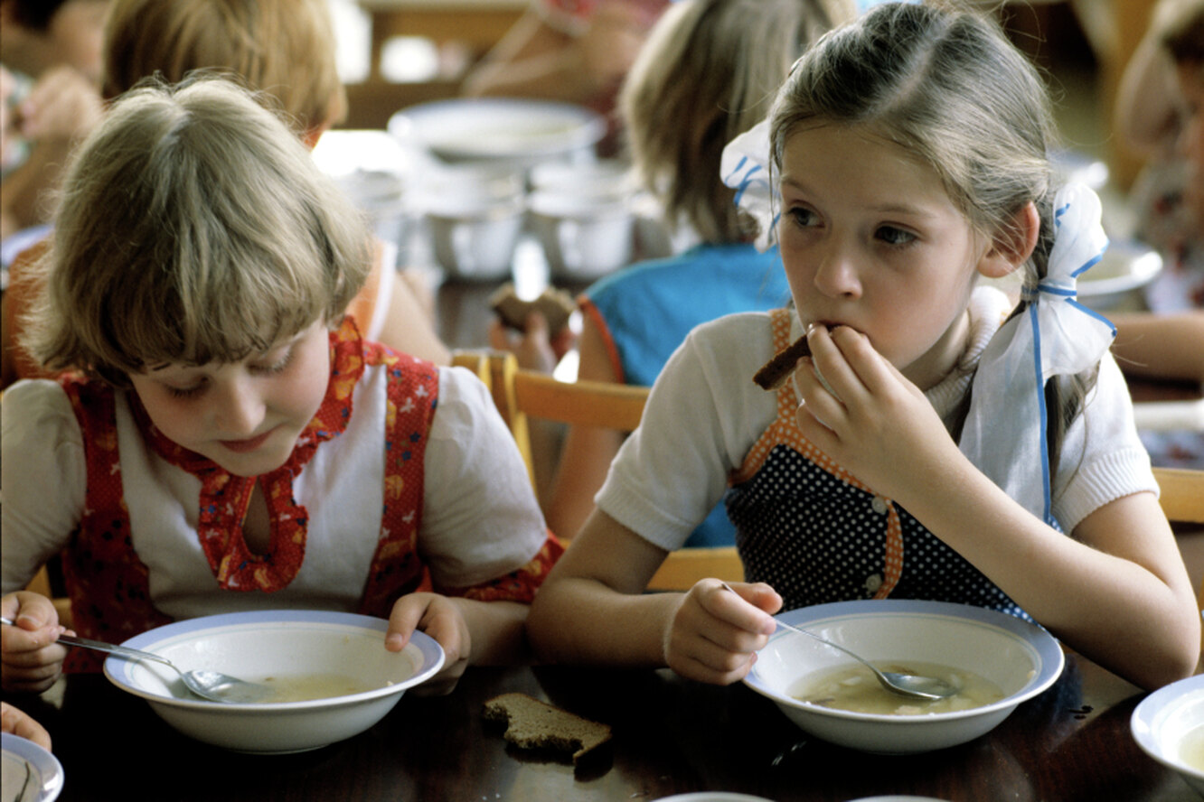 Обед в детском саду СССР