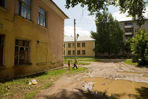 В советское время во дворе почти любого дома можно было отыскать детские «секретики».