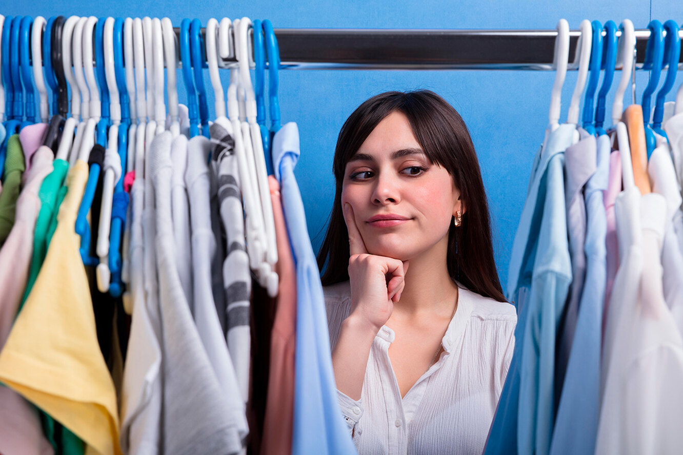 убрать запах из шкафа с одеждой в домашних условиях