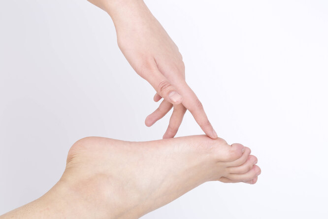 Онемение пальцев ног (Немеют пальцы ноги)
