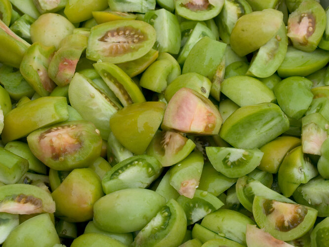 Как приготовить рецепт Салат из зеленых помидор на зиму без стерилизации