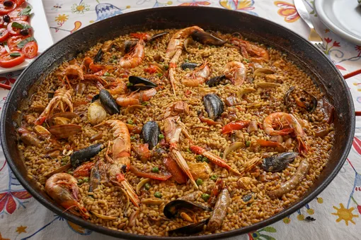 Паэлья с курицей и креветками/Paella mixta de pollo y gambas — Modern family cook