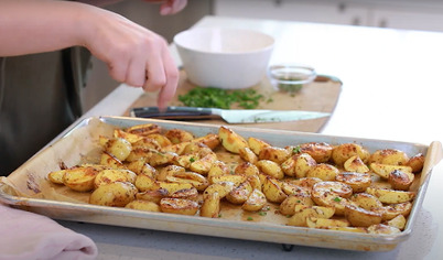 Картофель в духовке в сливочно-чесночном соусе - пошаговый рецепт с фото