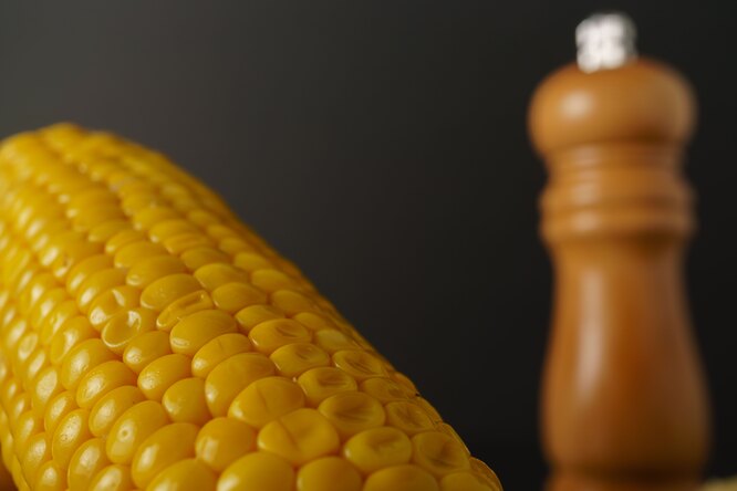 Как правильно варить кукурузу на плите и в пароварке
