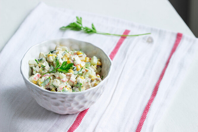 Салат с крабовыми палочками - самых вкусных и простых рецептов с фото пошагово