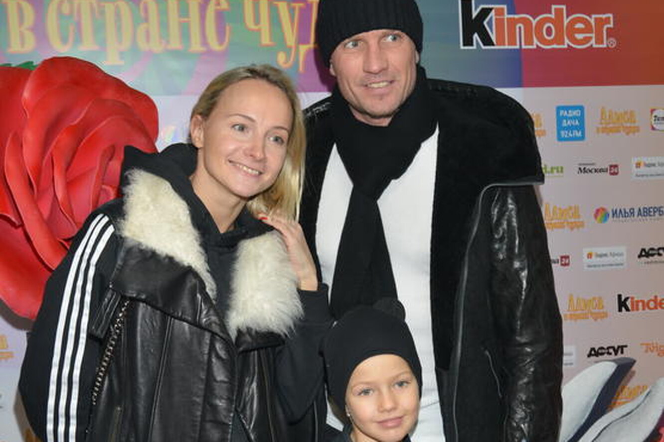 Роман костомаров с женой и детьми фото