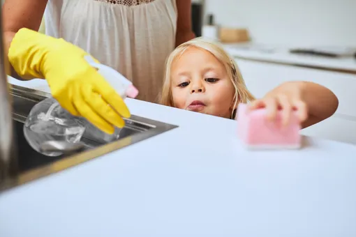 8 секретов уборки дома, которым стоит научить своих детей