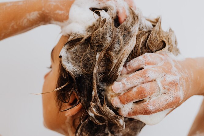 3 привычки, которые позволят реже мыть волосы