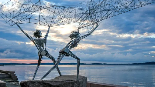 Рыбаки — одна из скульптур музея под открытым небом на Онежской набережной в Петрозаводске