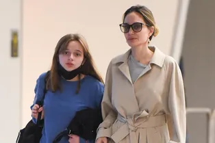 Семейный выход: Анджелина Джоли прогулялась с дочерью Вивьен по осеннему Нью-Йорку