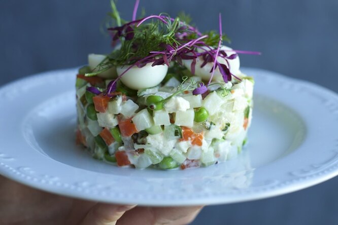 Оливье с куриной грудкой 🥗 - рецепт с фотографиями - Patee. Рецепты