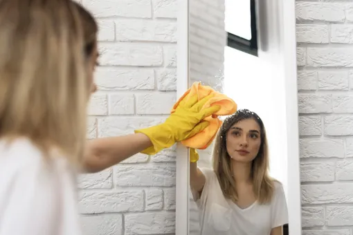 Как отмыть зеркала без разводов: 11 советов и лайфхаков