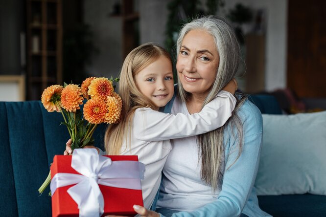 Идеи подарков от внука и внучки бабушке на день рождения