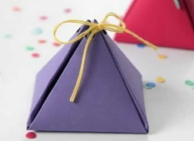 Как упаковать подарок в подарочную бумагу без коробки – видео инструкция и мастер-класс с фото
