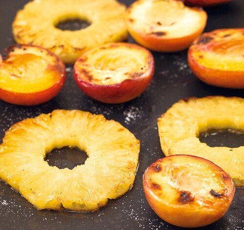 Запеченные яблоки в духовке: рецепты с медом, корицей, творогом