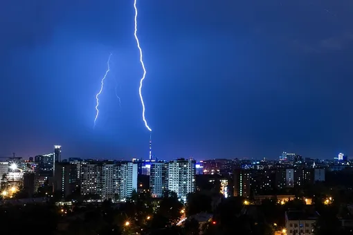 В Москве весь июни льют дожди с грозами