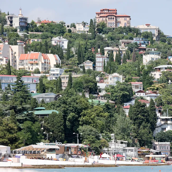 Первое речное такси, сказочные витрины ЦДМ и ипотека в Крыму: что нового в разных регионах России