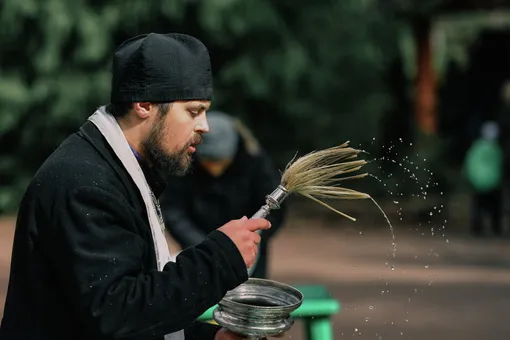 Как освятить квартиру: к кому обратиться, когда и что подготовить