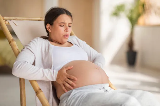 Почему во время беременности болят живот и спина