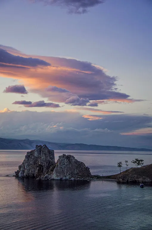 Байкал каждый миг меняется. Можно фотографировать бесконечно