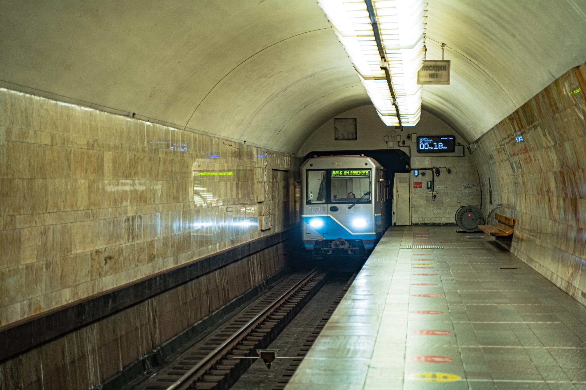 Московский школьник упал на рельсы, засмотревшись в телефон