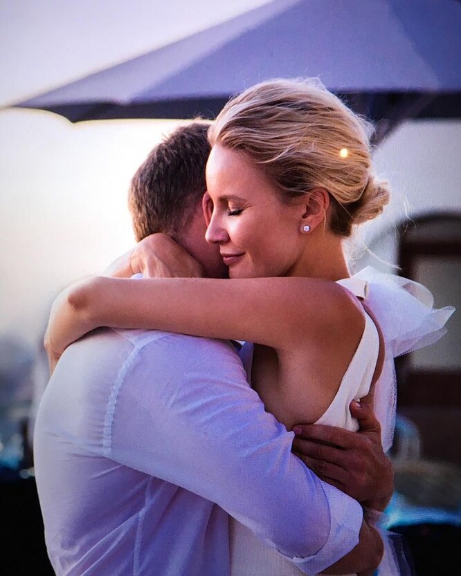 «Потрясающая пара»: Елена Летучая показала романтичные фото с мужем в годовщину свадьбы