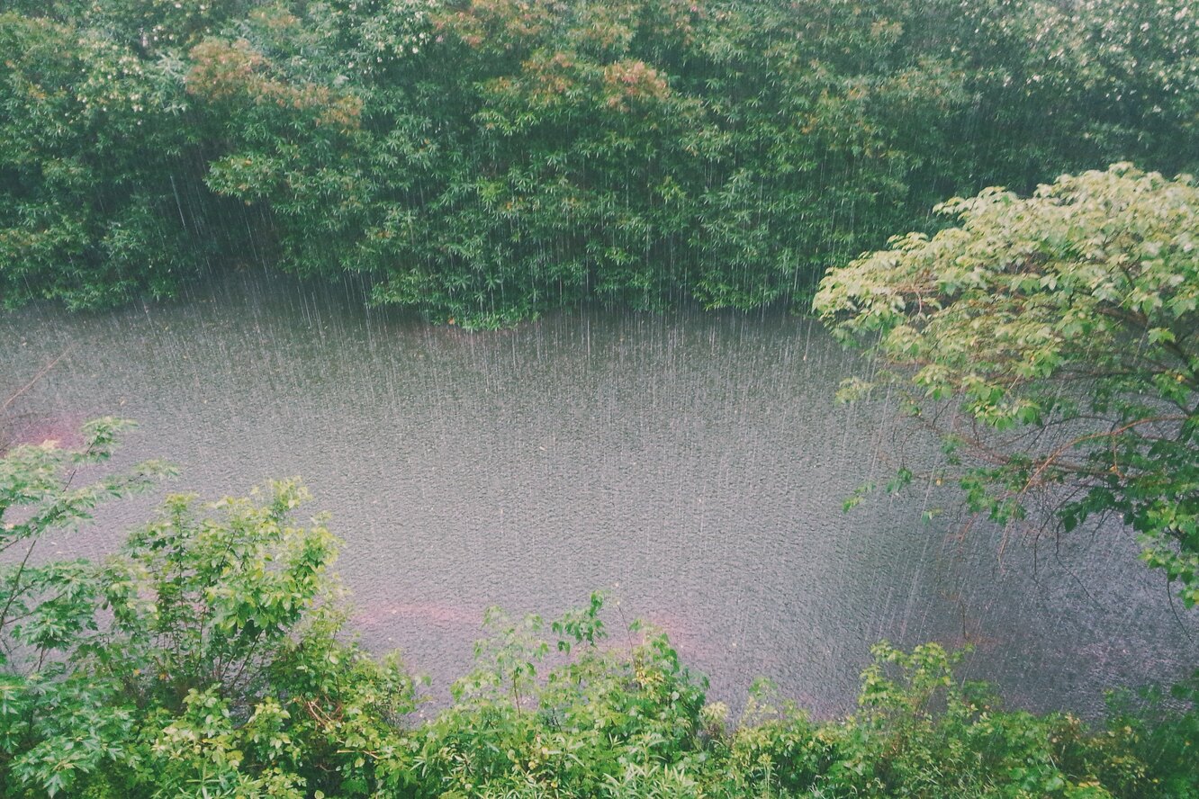 Дождь на реке