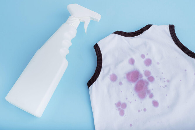 Как вывести пятна крови с одежды без мыла и воды - способы | РБК Украина