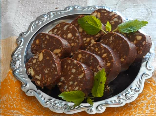 Рецепт: Сладкая колбаска - Шоколадная колбаса из печенья и сгущенки